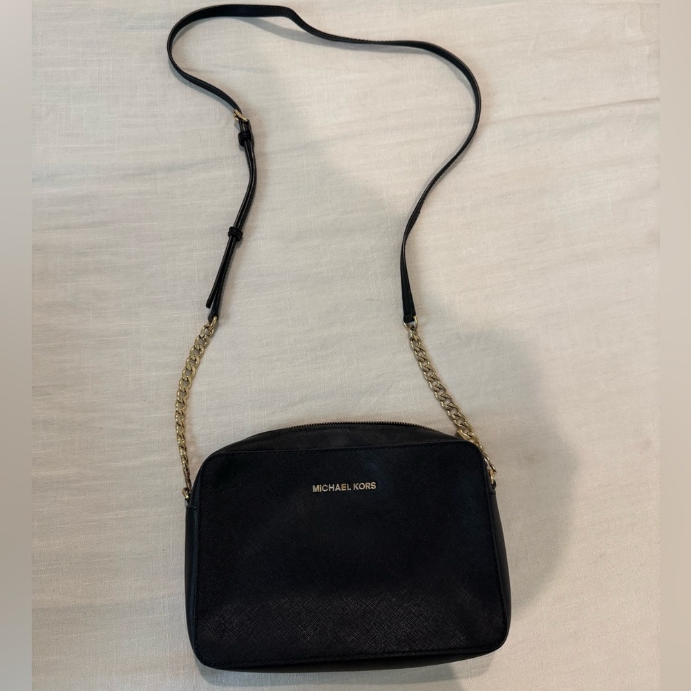 Black Micheal Kors purse! great condition!
